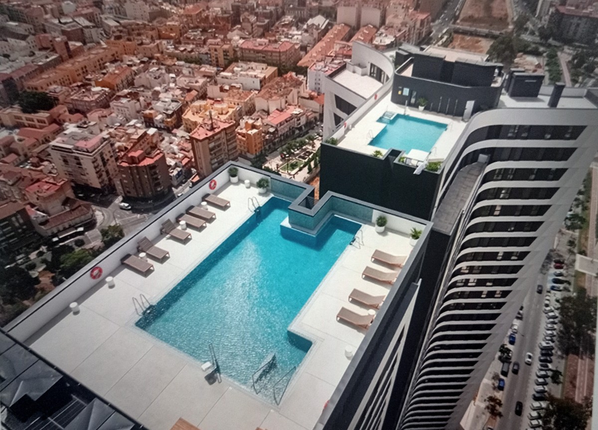 Ático con piscina en azotea, Madrid